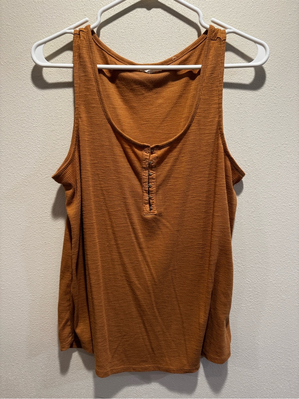 Women’s Sleeveless Henley Tank Top - Rust Brown Orange